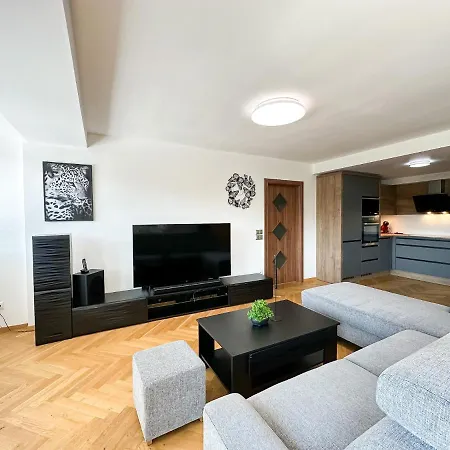 Lux Residence, A/c, Vip Parking, View * Banska Bystrica